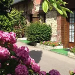 Logis Restaurant - Le Clos Deauville Gatien Otel Saint-Gâtien-des-Bois
