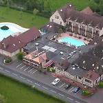 Logis Restaurant - Le Clos Deauville Gatien Otel 3*