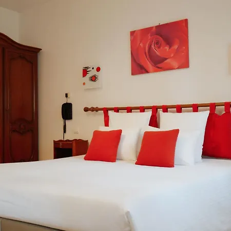 Logis Restaurant - Le Clos Deauville Gatien Hotel