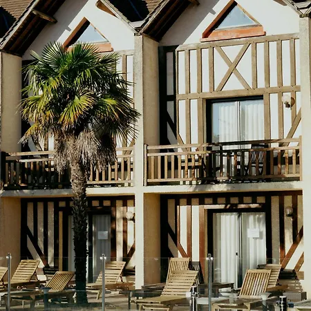 ホテル Logis Restaurant - Le Clos Deauville Gatien Saint-Gâtien-des-Bois