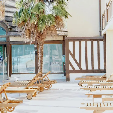 Logis Restaurant - Le Clos Deauville Gatien 3* 圣加蒂安德布瓦