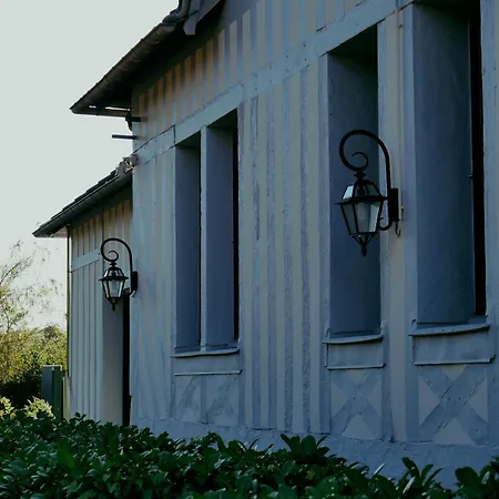ホテル Logis Restaurant - Le Clos Deauville Gatien 3*