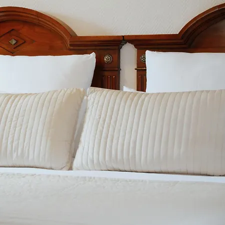 Hotel Logis Restaurant - Le Clos Deauville Gatien 3*