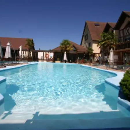 Logis Restaurant - Le Clos Deauville Gatien ホテル