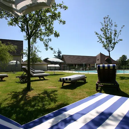 Logis Restaurant - Le Clos Deauville Gatien ホテル 3*