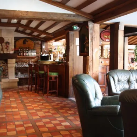 Logis Restaurant - Le Clos Deauville Gatien ホテル