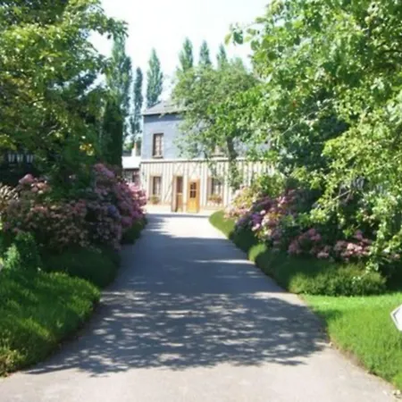 Logis Restaurant - Le Clos Deauville Gatien ホテル 3*