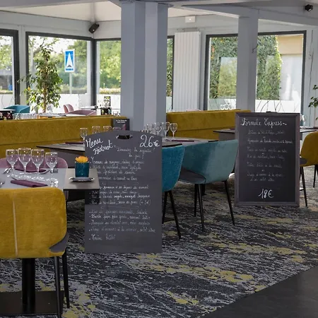 Logis Restaurant - Le Clos Deauville Gatien ホテル 3*