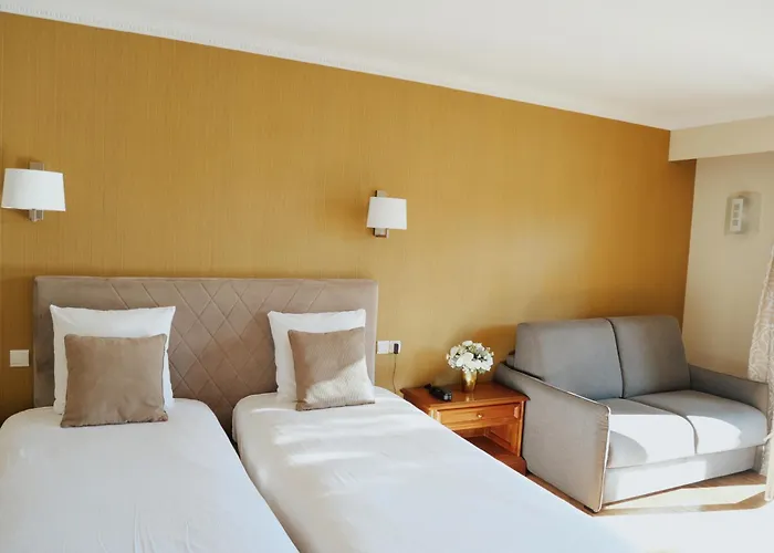 Logis Restaurant - Le Clos Deauville Gatien 3*