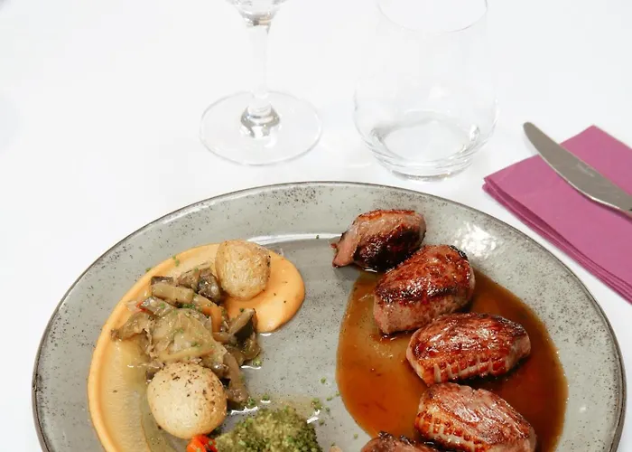 Hotel Logis Restaurant - Le Clos Deauville Gatien 3*