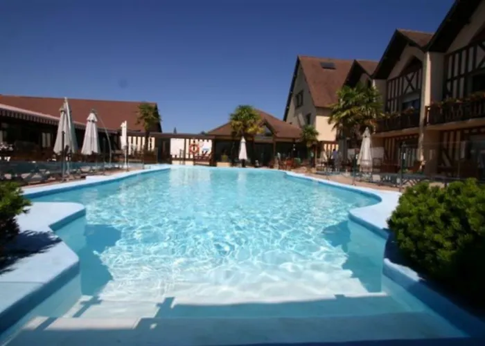 Logis Restaurant - Le Clos Deauville Gatien Hotel