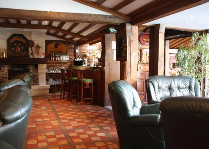 Logis Restaurant - Le Clos Deauville Gatien Hotel