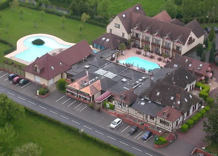 Logis Restaurant - Le Clos Deauville Gatien Hotel 3*