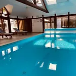 מלון Logis Restaurant - Le Clos Deauville Gatien 3*