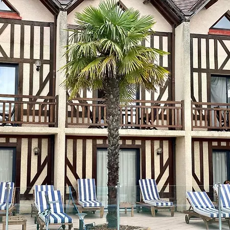 Logis Le Clos Deauville Gatien Hotel