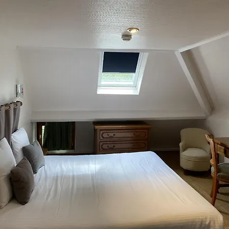 Hotel Logis Le Clos Deauville Gatien Saint-Gatien-des-Bois