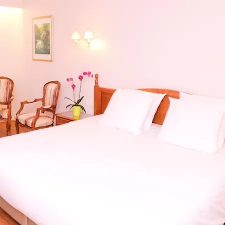 Logis Le Clos Deauville Gatien Hotel Saint-Gatien-des-Bois