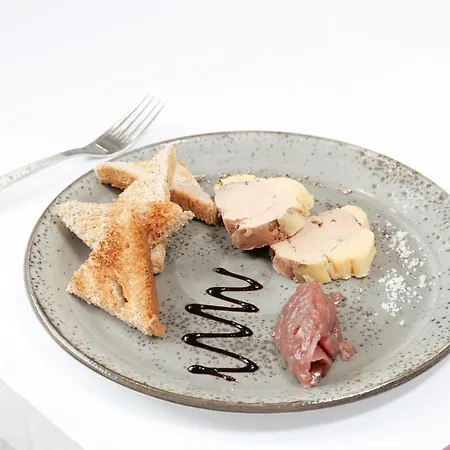 Hotel Logis Restaurant - Le Clos Deauville Gatien 3*