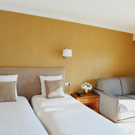 Logis Restaurant - Le Clos Deauville Gatien 3*