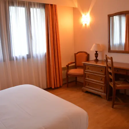 Hotel Logis Restaurant - Le Clos Deauville Gatien