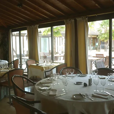 Logis Restaurant - Le Clos Deauville Gatien Hotel 3*