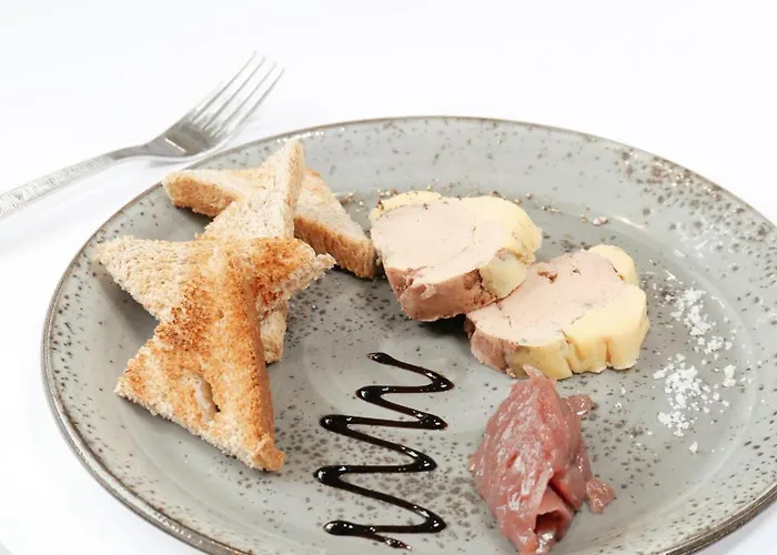 Hotel Logis Restaurant - Le Clos Deauville Gatien 3*