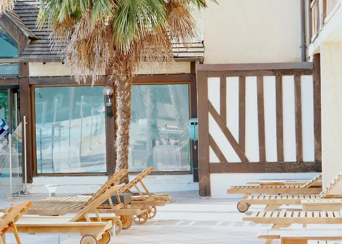 Logis Restaurant - Le Clos Deauville Gatien 3* Saint-Gâtien-des-Bois