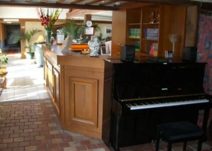 Hotel Logis Le Clos Deauville Gatien 3*