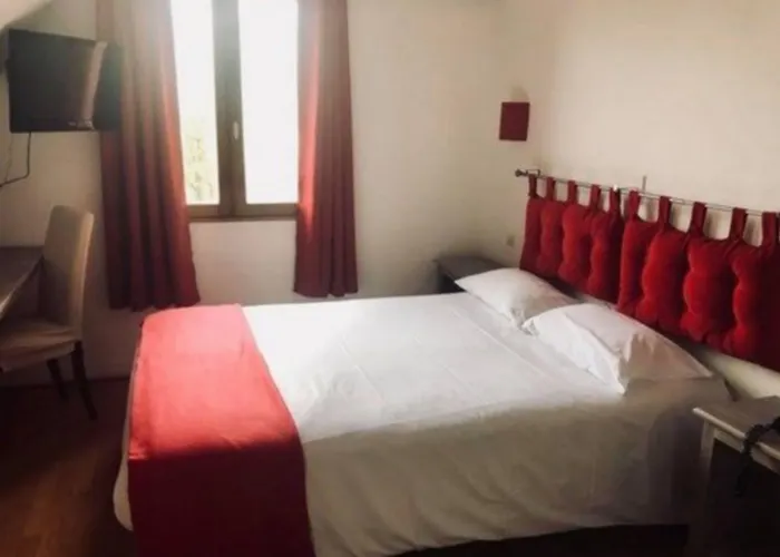 Hotel Logis Le Clos Deauville Gatien Saint-Gatien-des-Bois