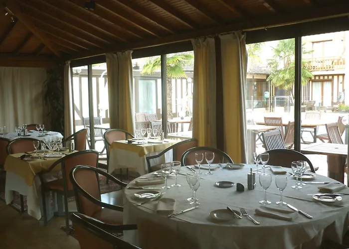 Logis Restaurant - Le Clos Deauville Gatien Hotel 3*
