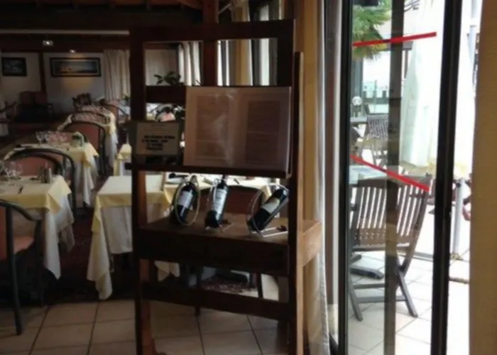 Hotel Logis Le Clos Deauville Gatien 3*