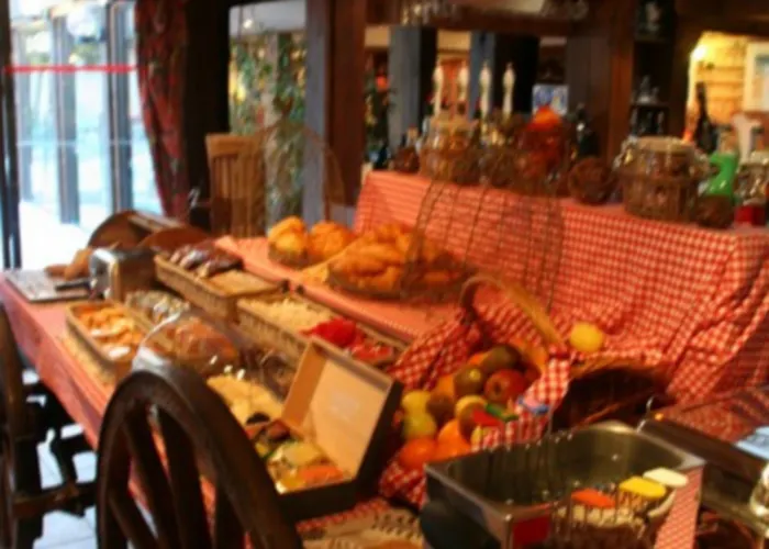 Logis Restaurant - Le Clos Deauville Gatien Hotel Saint-Gâtien-des-Bois