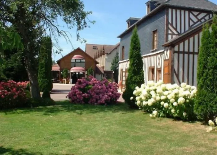 Logis Restaurant - Le Clos Deauville Gatien Hotel
