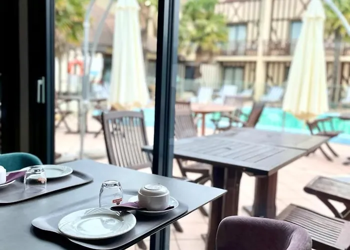 Logis Le Clos Deauville Gatien Hotel 3*